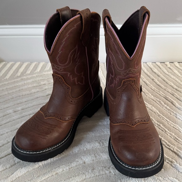 Justin Cowboy Boots - Picture 2 of 10
